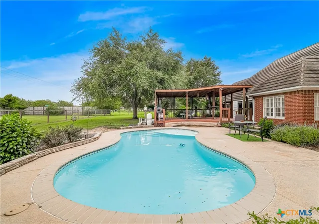 Photo 2 of Single family home for sale at 80 Hunters Way, Victoria, TX 77904 | MLS# 619986 | Listing updated on 2026-07-18