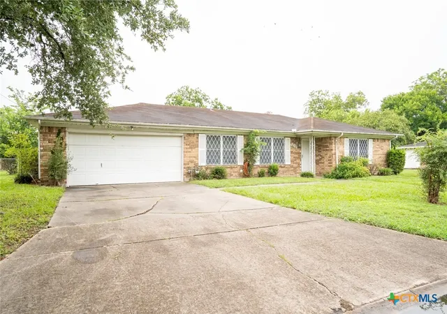 2nd image of 2411 Ozark St, Victoria, TX 77901 | MLS# 619029