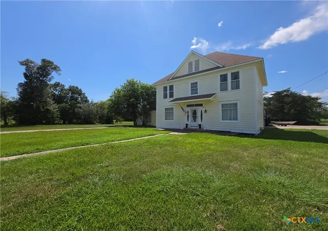 2nd image of 602 W Live Oak St, Edna, TX 77957 | MLS# 619433