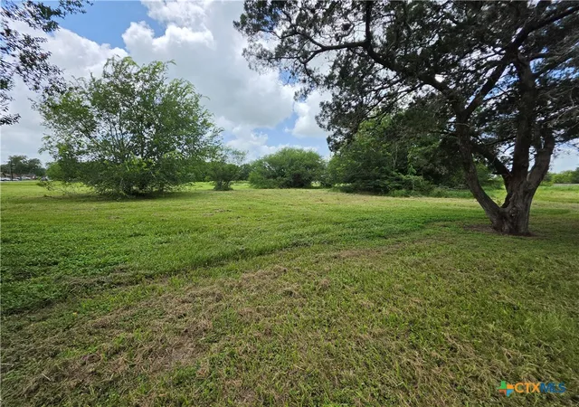 4th image of 602 W Live Oak St, Edna, TX 77957 | MLS# 619433