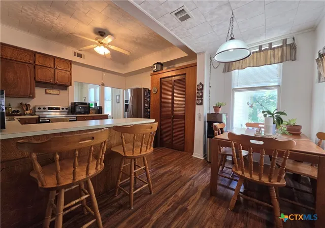 5th image of 602 W Live Oak St, Edna, TX 77957 | MLS# 619433