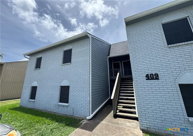 3rd image of 409 S Bauer Dr, Port Lavaca, TX 77979 | MLS# 620150