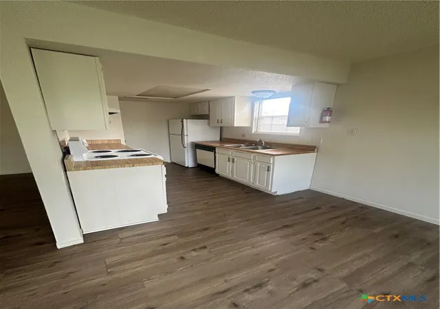 4th image of 409 S Bauer Dr, Port Lavaca, TX 77979 | MLS# 620150