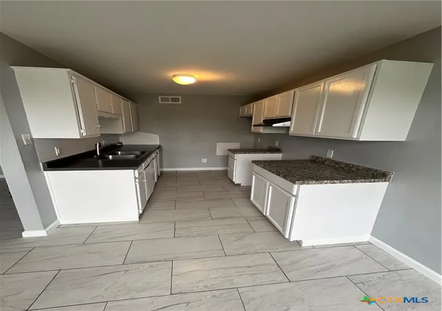 5th image of 1601 Meadowview Dr, Port Lavaca, TX 77979 | MLS# 620157