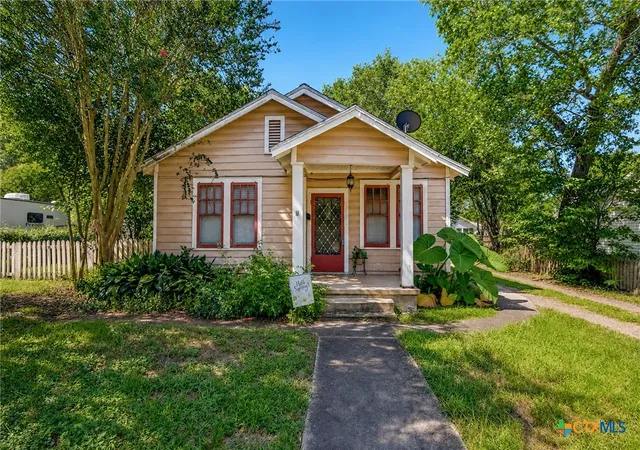1st image of 705 W San Antonio St, Victoria, TX 77901 | MLS# 620191