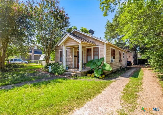 2nd image of 705 W San Antonio St, Victoria, TX 77901 | MLS# 620191