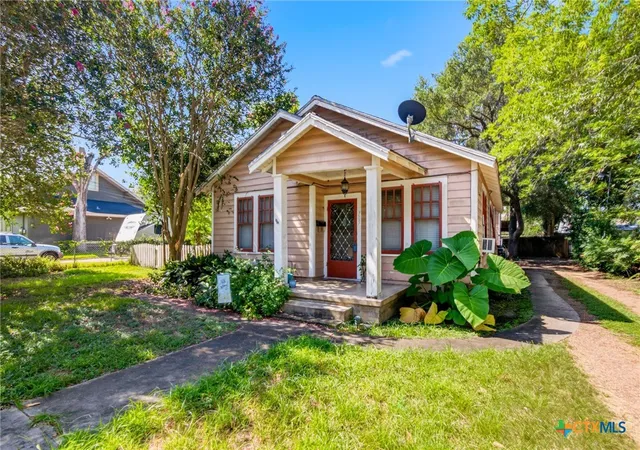 3rd image of 705 W San Antonio St, Victoria, TX 77901 | MLS# 620191
