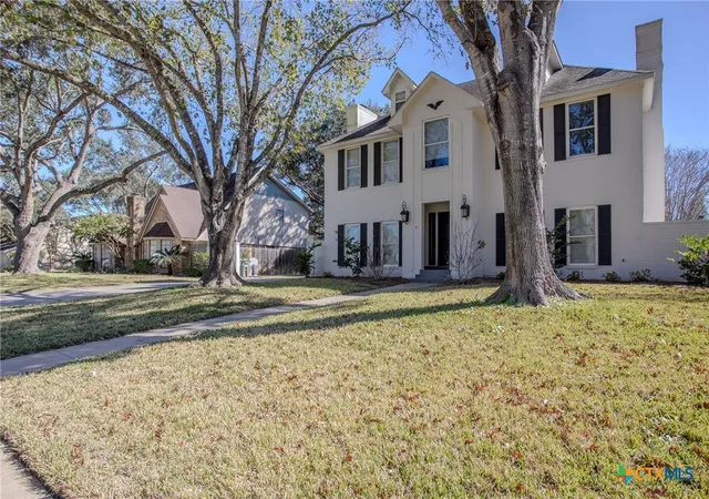 Photo 2 of Single family home for sale at 303 Turtle Rock Dr, Victoria, TX 77904 | MLS# 620104 | Listing updated on 2026-07-29
