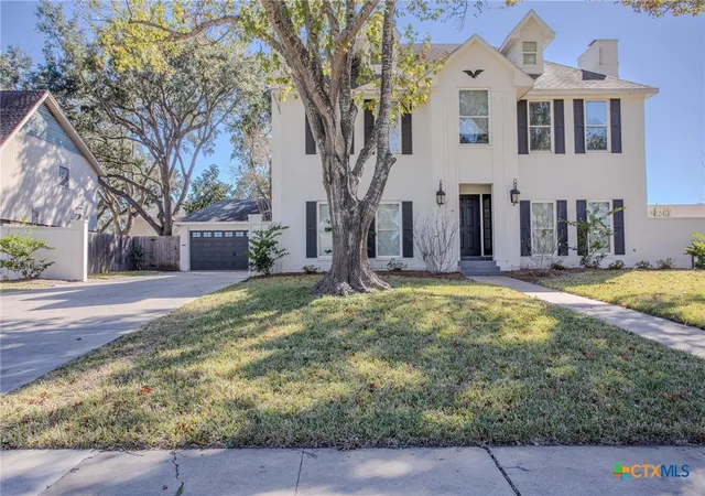 Photo 2 of Single family home for sale at 303 Turtle Rock Dr, Victoria, TX 77904 | MLS# 620104 | Listing updated on 2026-07-29