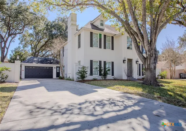 Photo 3 of Single family home for sale at 303 Turtle Rock Dr, Victoria, TX 77904 | MLS# 620104 | Listing updated on 2026-07-29
