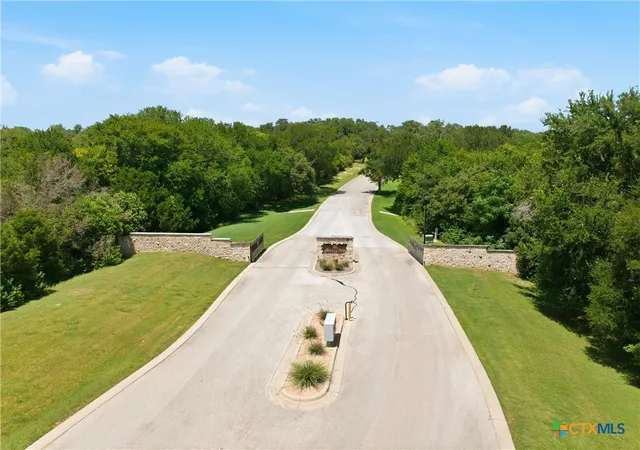 Photo 3 of Sale Pending at 578 Creekside Dr, Belton, TX 76513 | MLS# 619690 | Listing updated on 2026-10-02