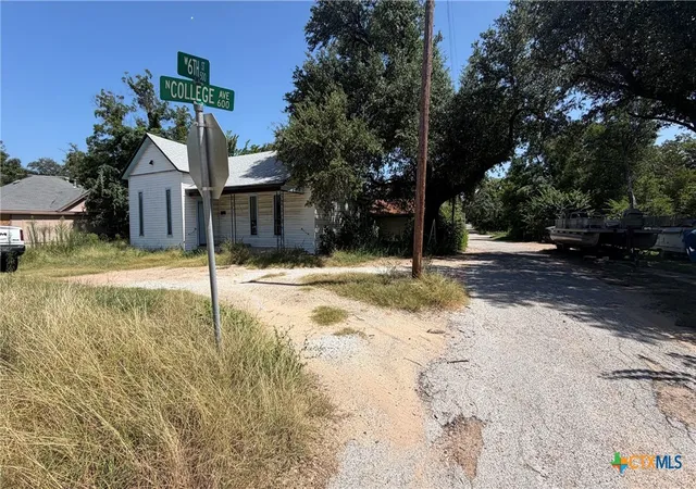 3rd image of 500 6Th Street, Cameron, TX 76520 | MLS# 620343