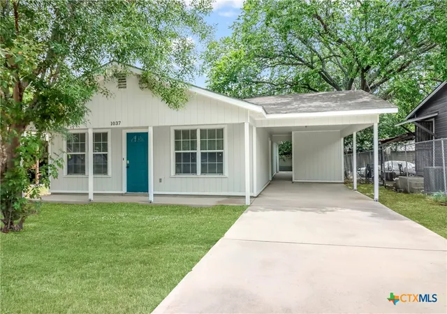 1st image of 1037 N Guadalupe St, Seguin, TX 78155 | MLS# 619719