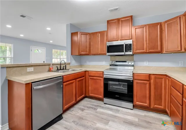 4th image of 1037 N Guadalupe St, Seguin, TX 78155 | MLS# 619719