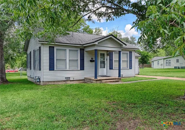 24th image of 903 N Glendale St, Hallettsville, TX 77964 | MLS# 620509