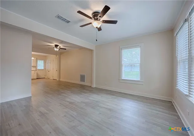 2nd image of 903 N Glendale St, Hallettsville, TX 77964 | MLS# 620509