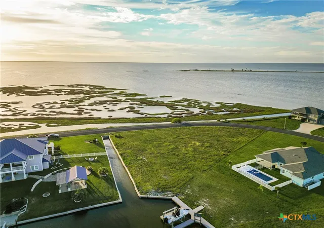 5th image of 20 Northpointe Dr, Rockport, TX 78382 | MLS# 620502