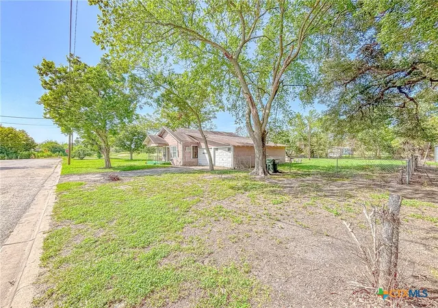 Photo 3 of Single family home for sale at 810 N Ave H, Shiner, TX 77984 | MLS# 620483 | Listing updated on 2026-09-28