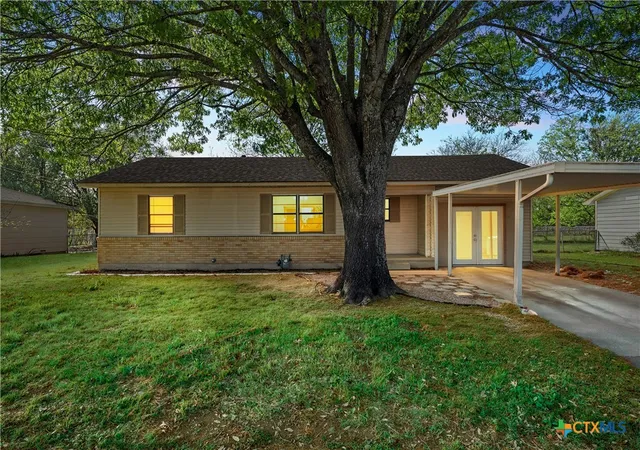 1st image of 901 N Main St, West, TX 76691 | MLS# 620605