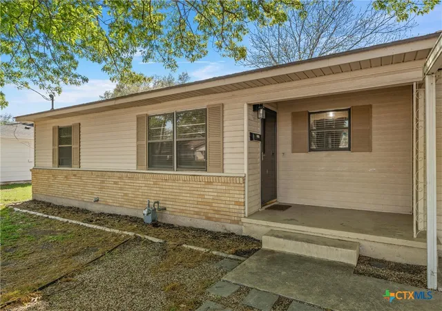 4th image of 901 N Main St, West, TX 76691 | MLS# 620605