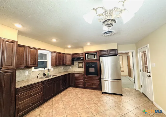 Photo 3 of Single family home for sale at 105 Curry Dr, Gatesville, TX 76528 | MLS# 620440 | Listing updated on 2026-10-06