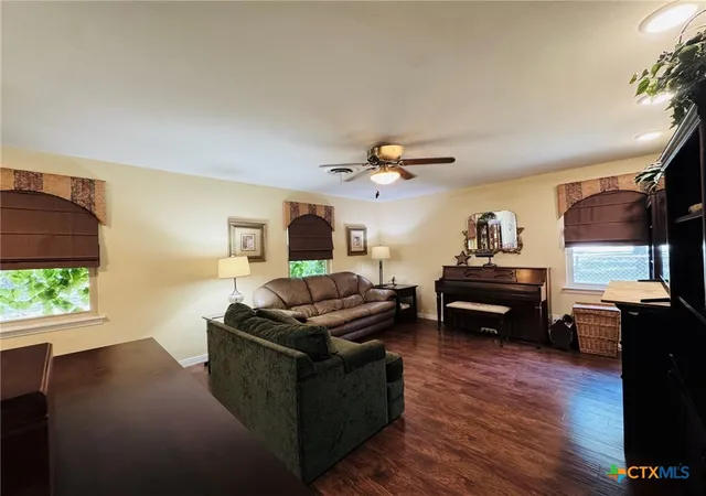 5th image of 105 Curry Dr, Gatesville, TX 76528 | MLS# 620440