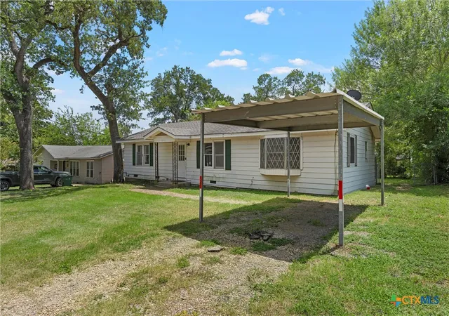2nd image of 611 E 5th St, Cameron, TX 76520 | MLS# 620491