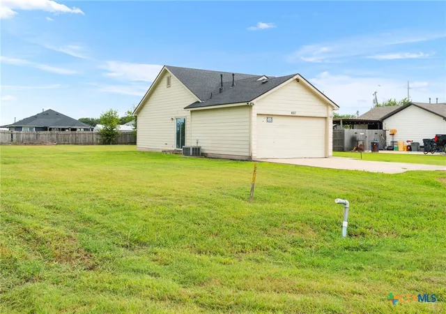 4th image of 407 E Pietzsch St, Bartlett, TX 76511 | MLS# 620565