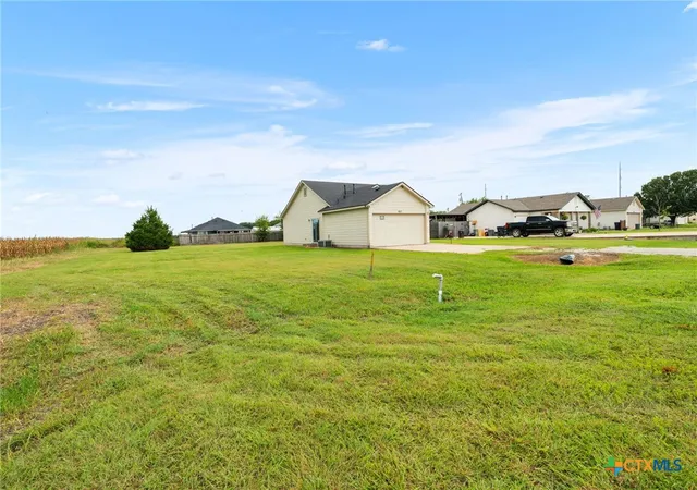 5th image of 407 E Pietzsch St, Bartlett, TX 76511 | MLS# 620565