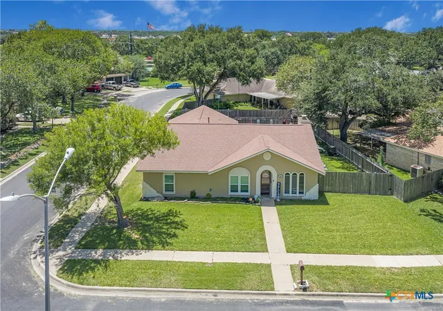 Photo 2 of Single family home for sale at 101 King Arthur St, Victoria, TX 77904 | MLS# 620537 | Listing updated on 2026-07-28
