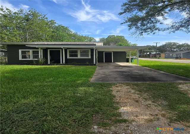 3rd image of 1501 E Rosebud Ave, Victoria, TX 77901 | MLS# 620753