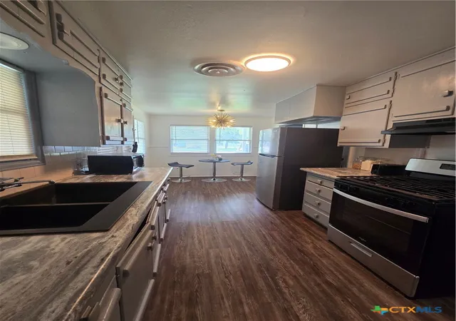 4th image of 1501 E Rosebud Ave, Victoria, TX 77901 | MLS# 620753