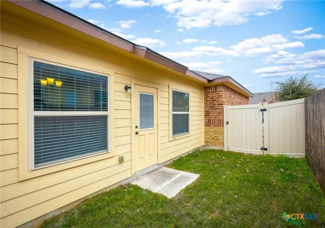 Listing Photo 4 - Condo for sale in building located at 310 Emma Dr, New Braunfels, TX 78130