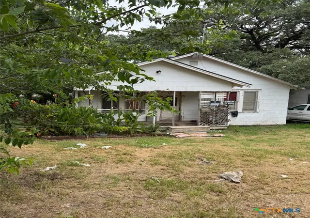 2nd image of 603 Davis Ave, Yoakum, TX 77995 | MLS# 620871