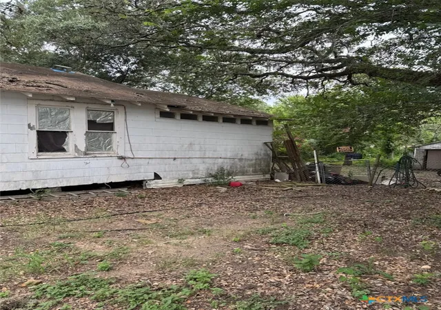 4th image of 603 Davis Ave, Yoakum, TX 77995 | MLS# 620871