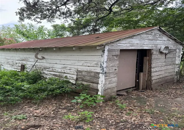 5th image of 603 Davis Ave, Yoakum, TX 77995 | MLS# 620871