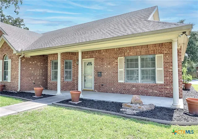 2nd image of 417 S Main St, Hallettsville, TX 77964 | MLS# 620826