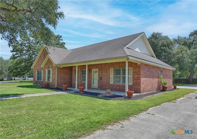 43rd image of 417 S Main St, Hallettsville, TX 77964 | MLS# 620826