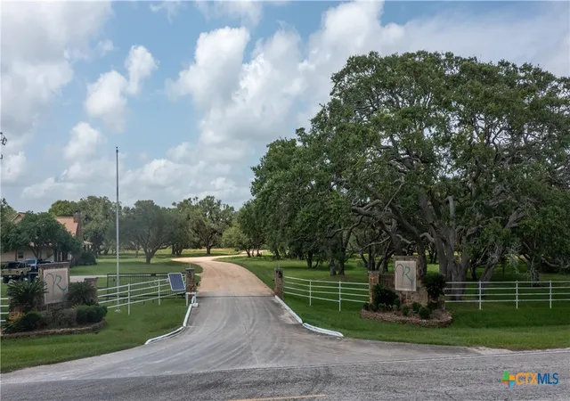 9th image of 13 Center Tree Dr, Palacios, TX 77465 | MLS# 620847