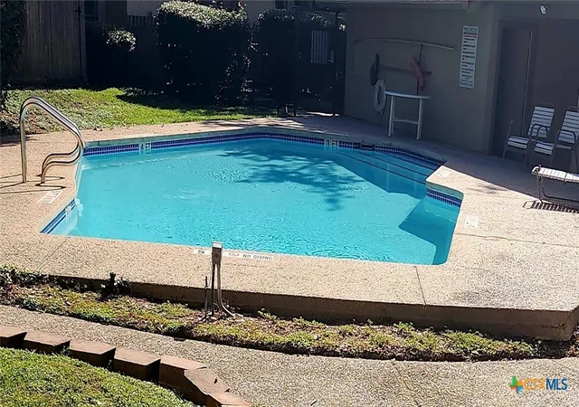2nd image of 1202 Thorpe Ln, San Marcos, TX 78666