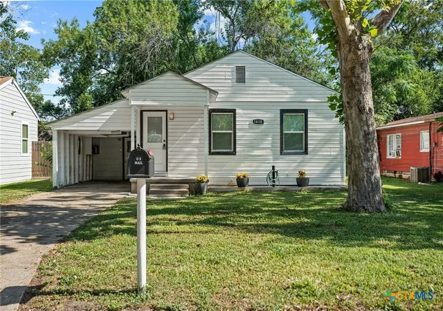 2nd image of 1610 E Rosebud Ave, Victoria, TX 77901 | MLS# 620944