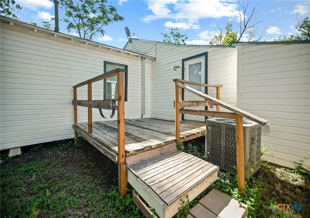 4th image of 1610 E Rosebud Ave, Victoria, TX 77901 | MLS# 620944