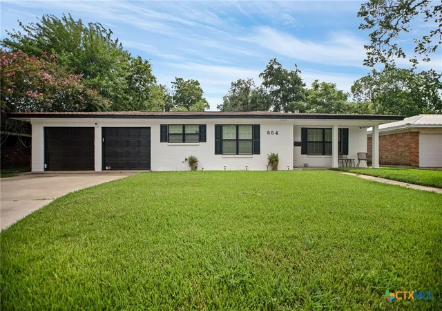 2nd image of 554 Brookhollow Dr, Port Lavaca, TX 77979 | MLS# 620154