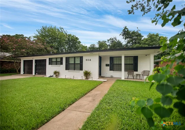 3rd image of 554 Brookhollow Dr, Port Lavaca, TX 77979 | MLS# 620154
