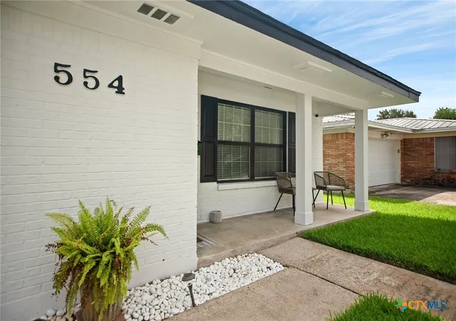 4th image of 554 Brookhollow Dr, Port Lavaca, TX 77979 | MLS# 620154