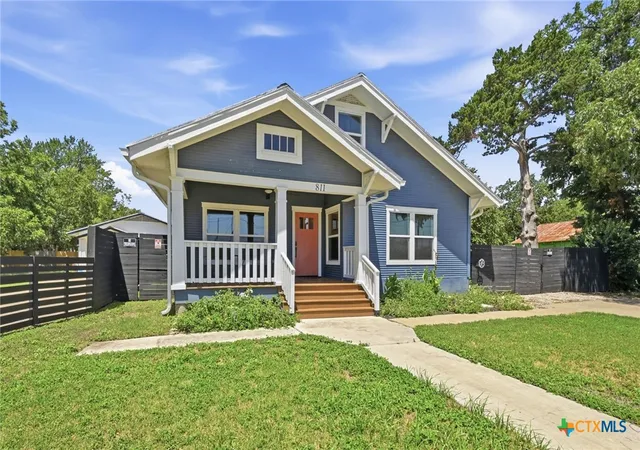 Photo 2 of Single family home for sale at 811 S / 813 Commerce St, Lockhart, TX 78644 | MLS# 621032 | Listing updated on 2026-09-23