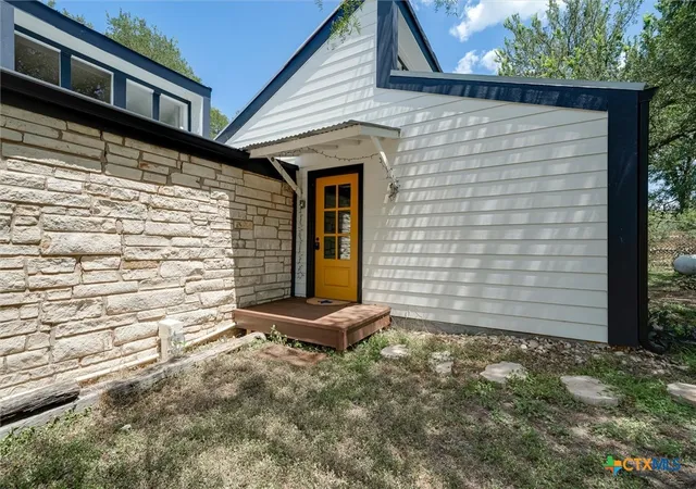 2nd image of 150 Lakeview Dr, Del Valle, TX 78617 | MLS# 621055