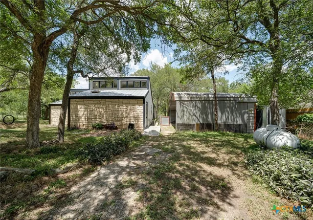 3rd image of 150 Lakeview Dr, Del Valle, TX 78617 | MLS# 621055