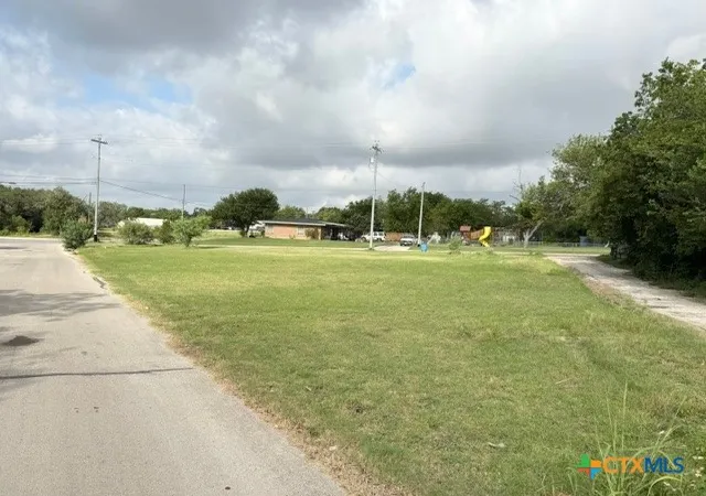 1st image of 301 N Heideke St, Seguin, TX 78155 | MLS# 621065