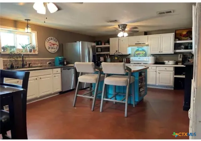 4th image of 616 SRockdale St St, Lexington, TX 78947 | MLS# 621120